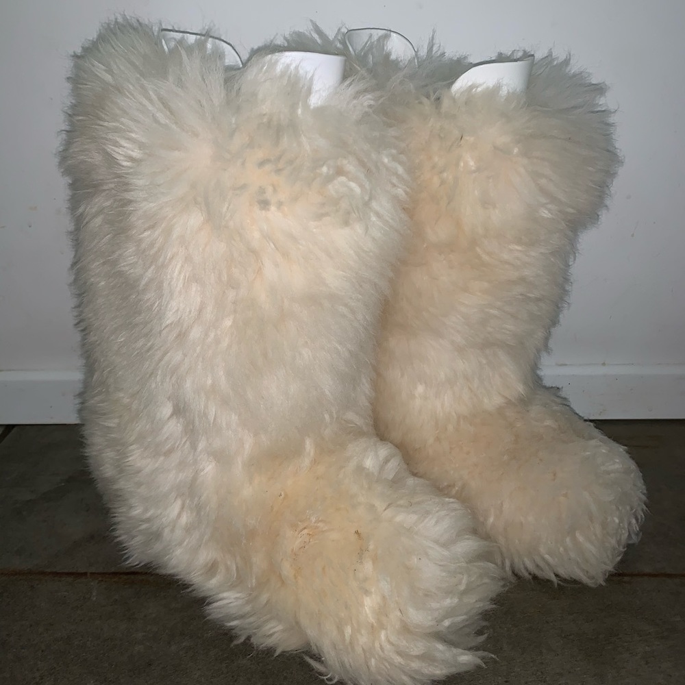 UGG “Fluff Momma” white Sheepskin fur boot size 7